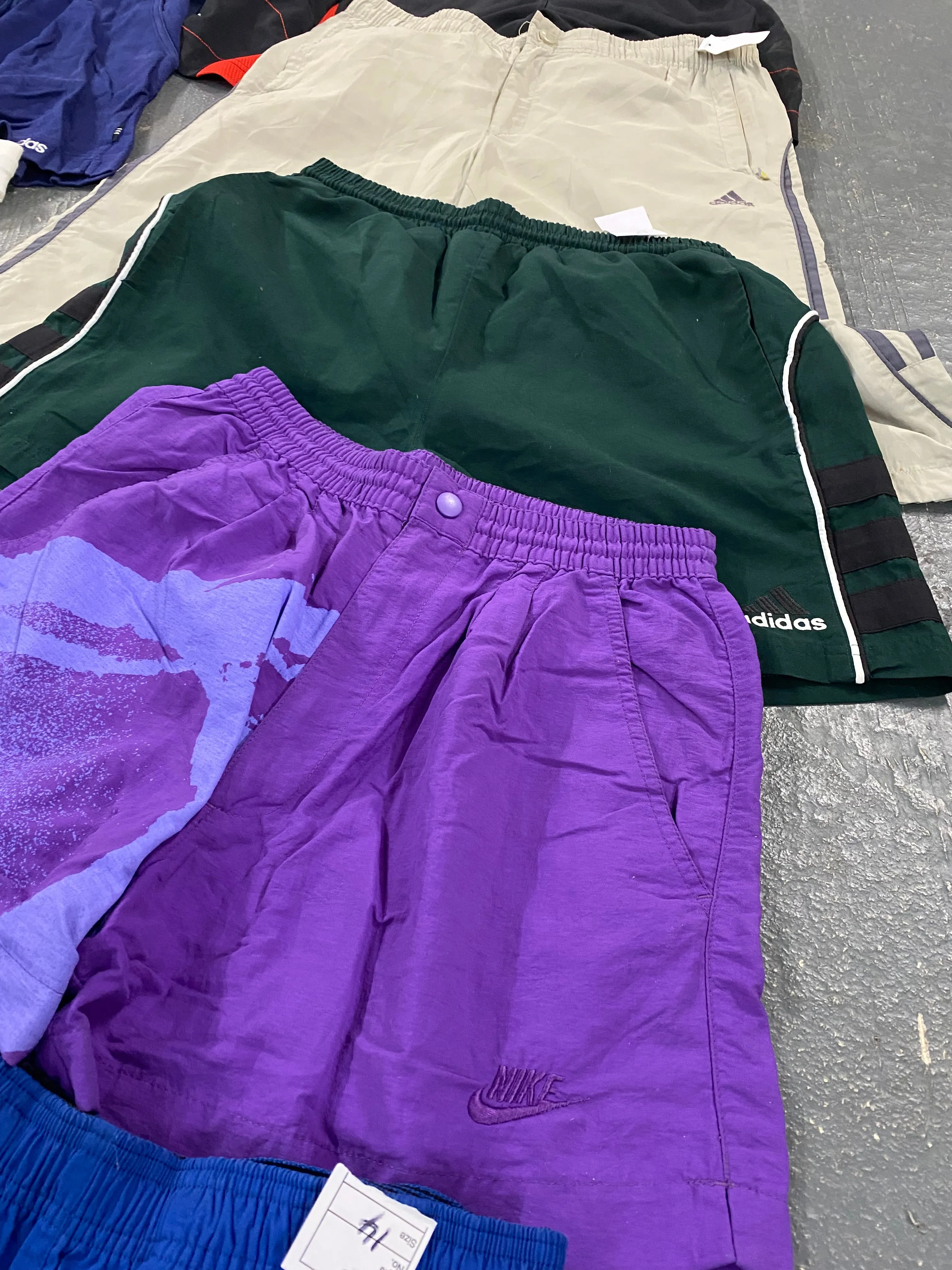 Branded sports shorts x38